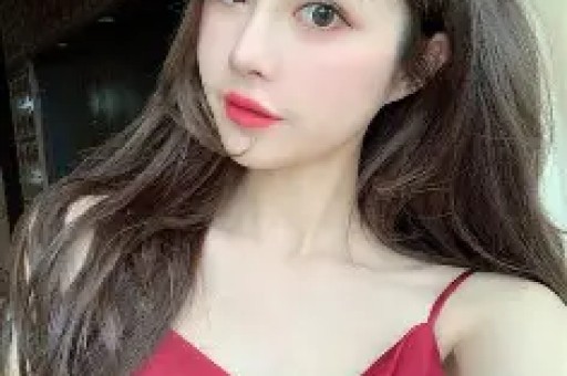 75岁的刘晓庆与网红王婆同台全程冷脸少互动被质疑是耍大牌！
