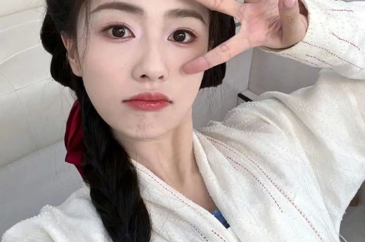 女明星大瓜离过婚有固定情人还约会小鲜肉王菲那英张雨绮躺枪